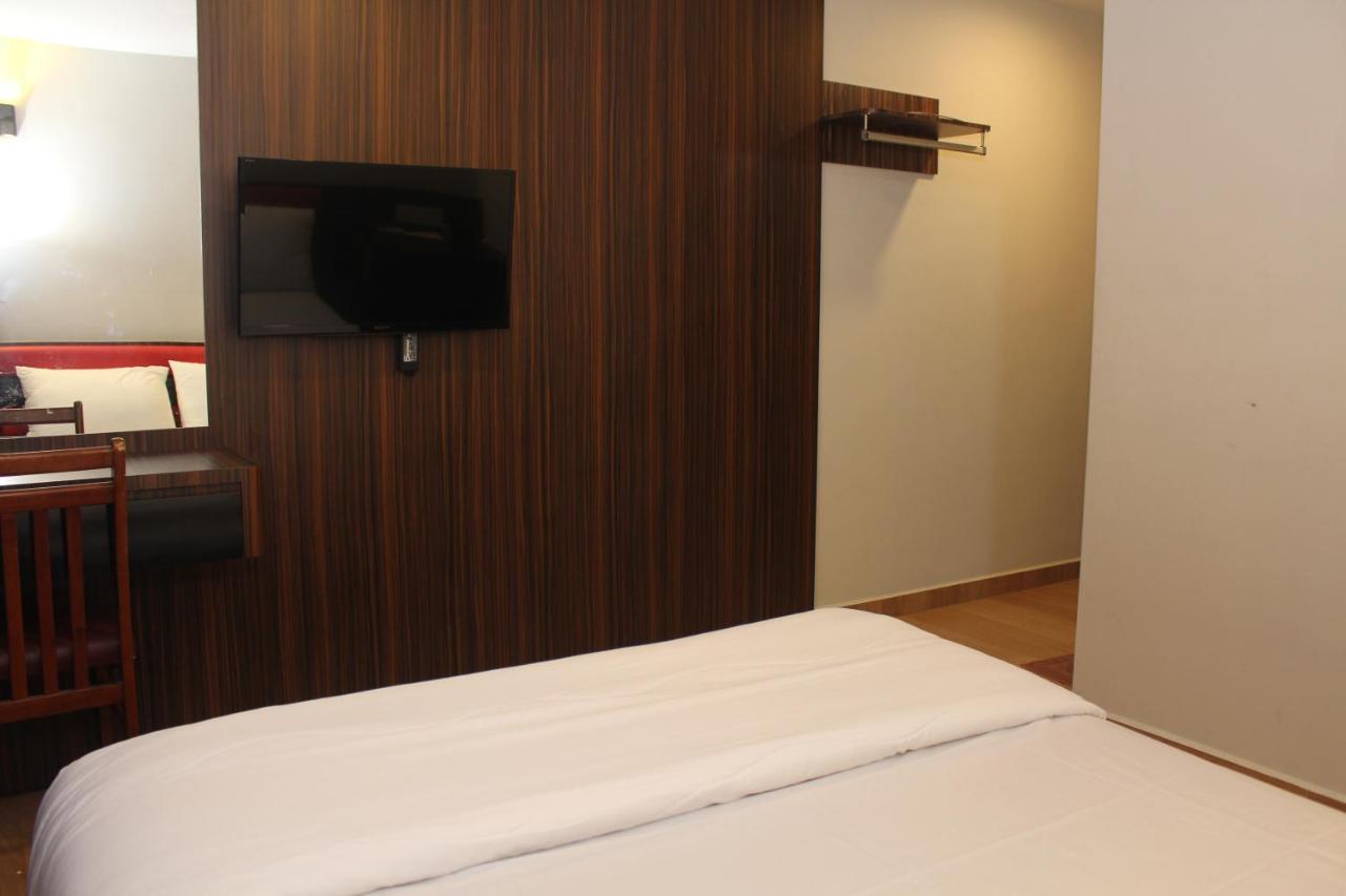 Oyo 90027 Happy Hotel Johor Bahru Dış mekan fotoğraf