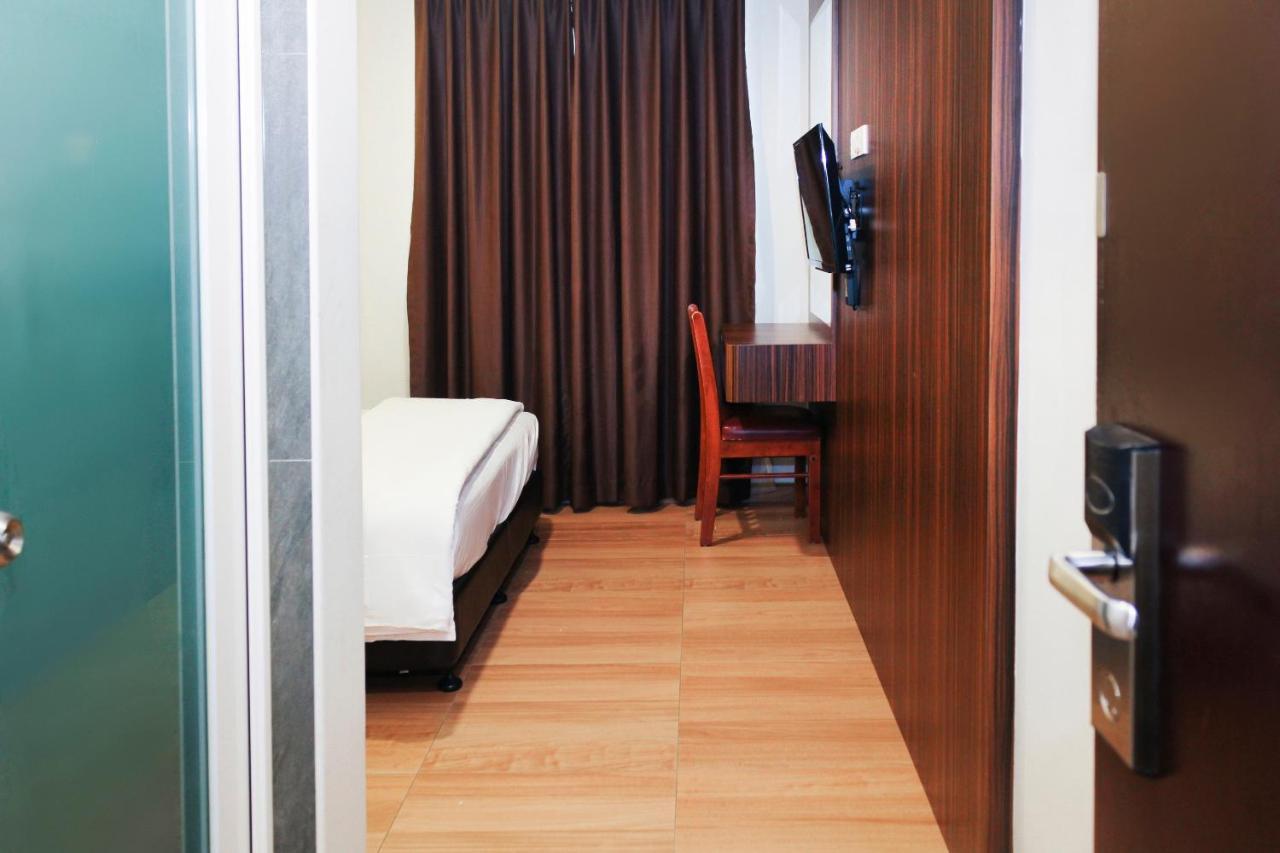Oyo 90027 Happy Hotel Johor Bahru Dış mekan fotoğraf