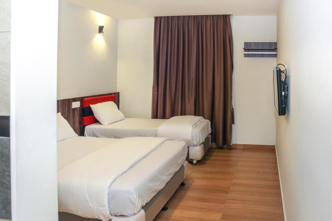 Oyo 90027 Happy Hotel Johor Bahru Dış mekan fotoğraf