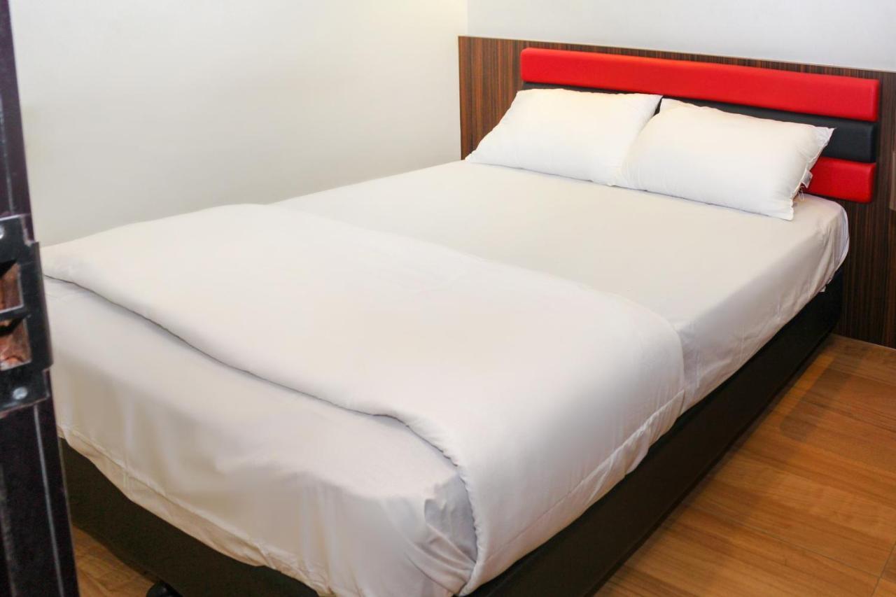 Oyo 90027 Happy Hotel Johor Bahru Dış mekan fotoğraf